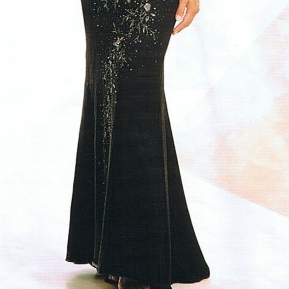 Gown - Picture 3 of 3